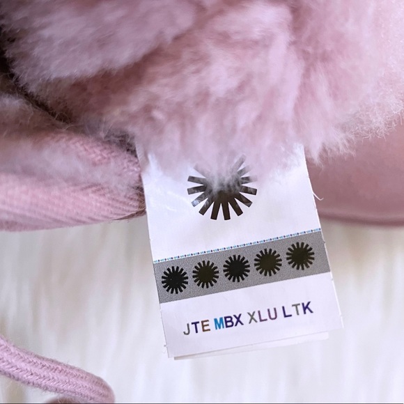 UGG Women’s Neumel Shell Suede Chukka Boots - Picture 8 of 9